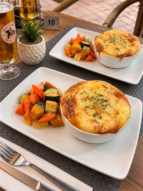 Oven-baked favourites with chips