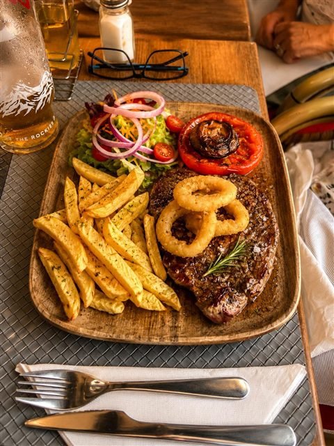 Steak, chips and onion rings