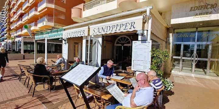 The Sandpiper restaurant terrace in Fuengirola